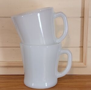 Fire King White Milk Glass D Handle Mugs 2pc Set Vintage Anchor Hocking Mugs VTG